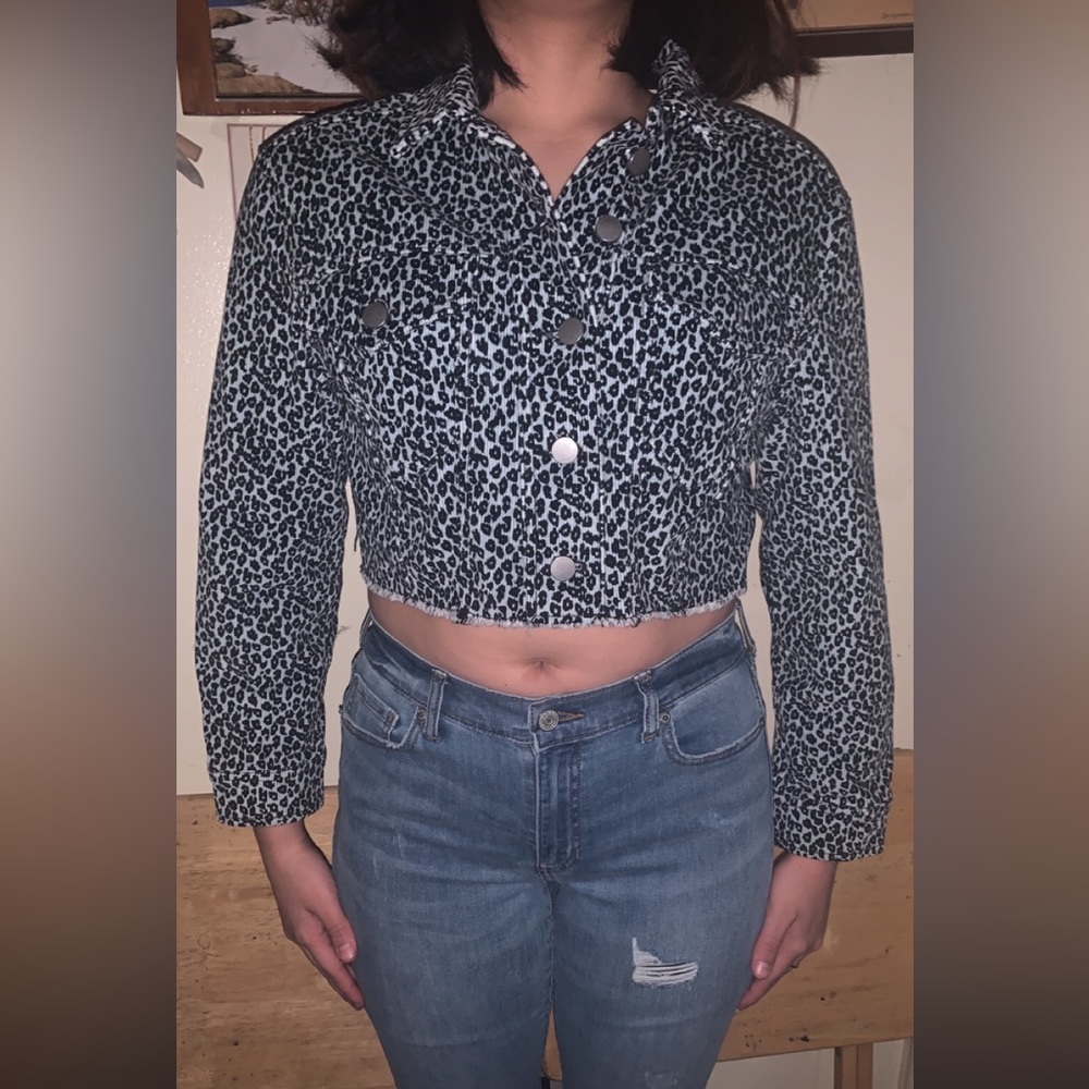 Small baby blue with black leopard prints long sleeve crop top jacket